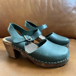 Swedish Clogs Highwood Dark Green Leather by Lotta from Stockholm / Wooden Clogs